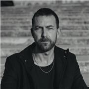 soy profesor de Música Electrónica ectrónica, con más de 20 años de experiencia en el sector